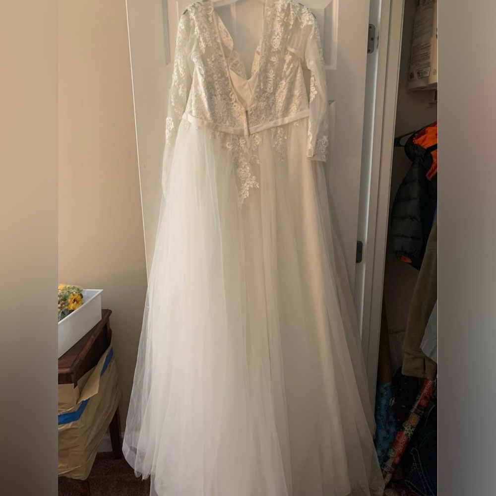 NWT Davids Bridal SZ 18W Unaltered Ivory Wedding Dress w/ Appliqués Long Sleeve - Picture 5 of 7